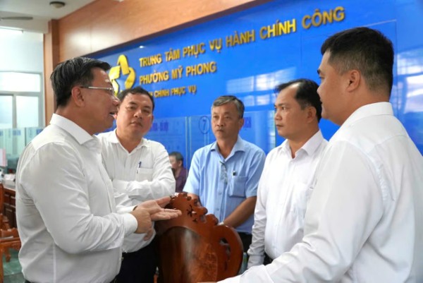 Thứ trưởng Bộ Tư pháp Nguyễn Thanh Ngọc kiểm tra đột xuất công tác hành chính xã sau 7 ngày vận hành